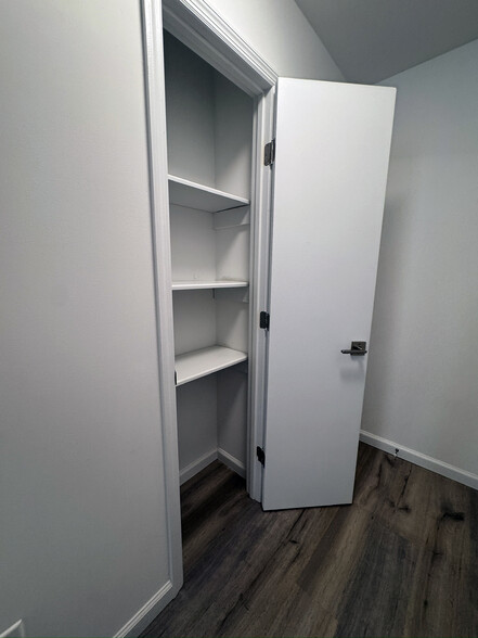 closet - 50 Buffalo Ave