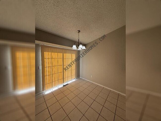 Building Photo - 1720 SE 7th St