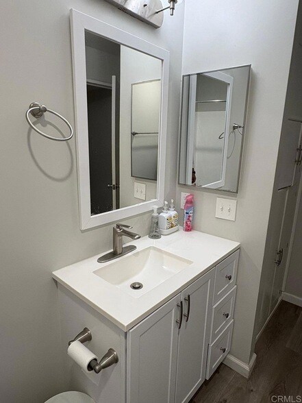 Building Photo - 2055 Lakeridge Cir