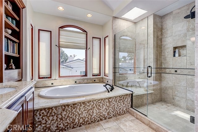 Building Photo - 3404 N Poinsettia Ave