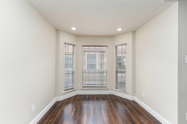 Building Photo - 3231 Allen Pkwy