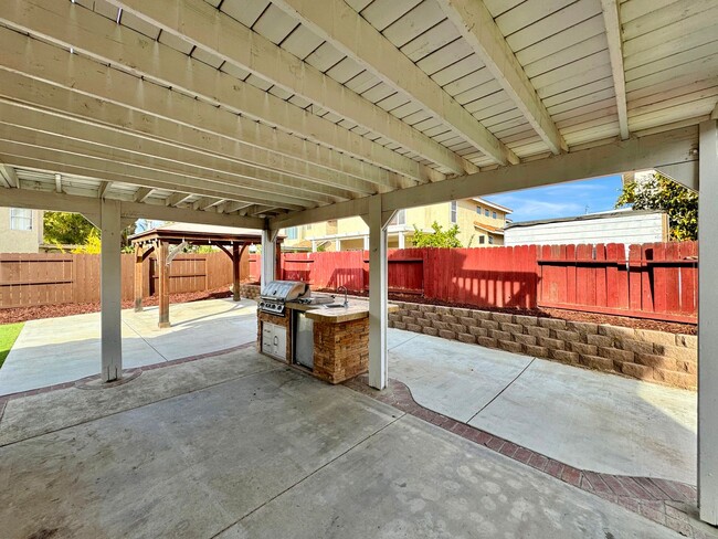 Building Photo - Stunning 3B/2.5BA House in Menifee!