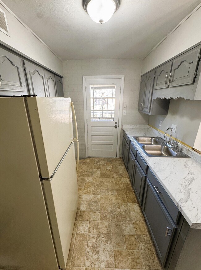 Building Photo - 4956 Owen Rd