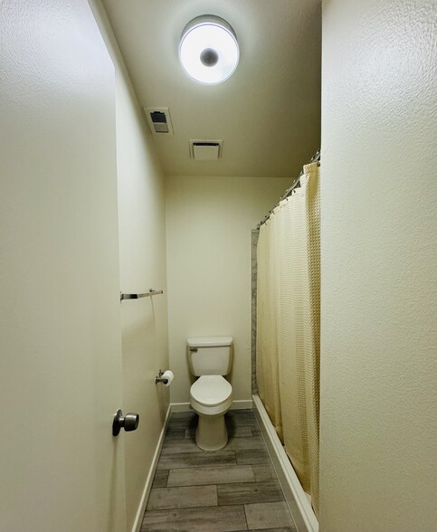 Building Photo - 40351 Sugarbush Ct