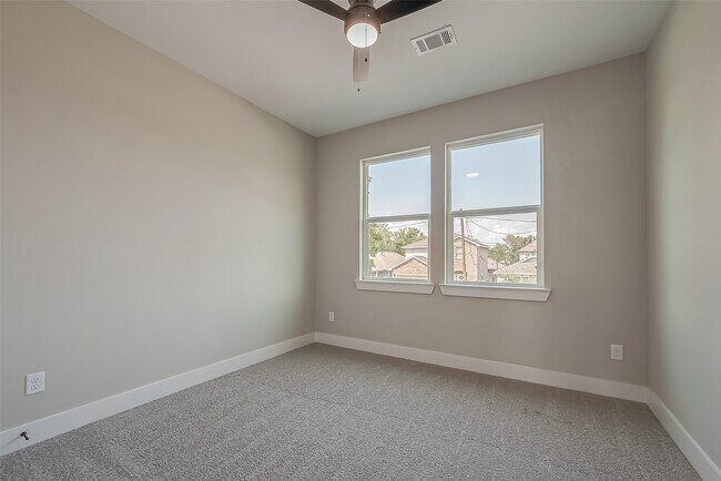 Building Photo - 8128 Chateau St
