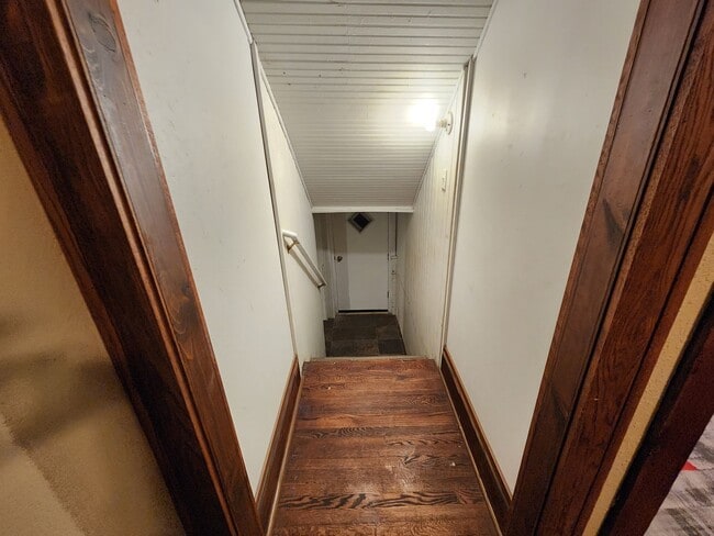 Building Photo - 4 Bedroom, 2 Bathroom home with large yard...