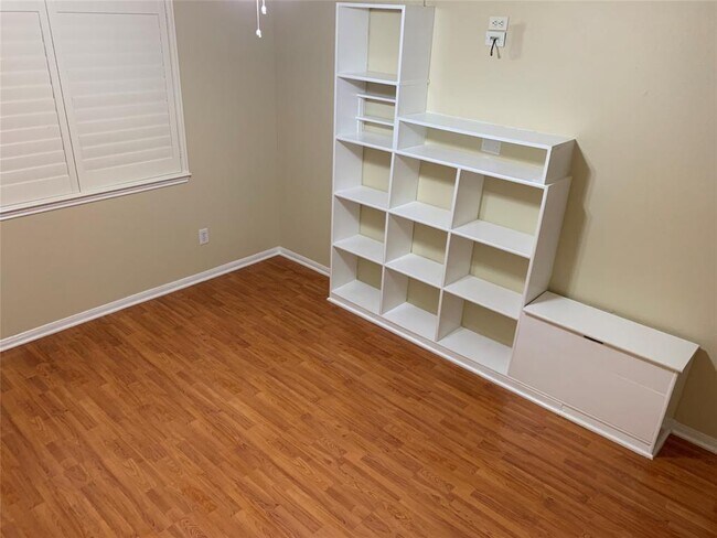 Building Photo - 2114 Winding Hollow Dr