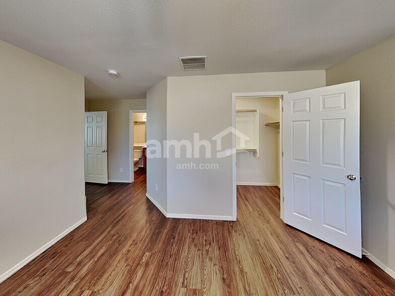 Building Photo - 2472 W Cool Water Way