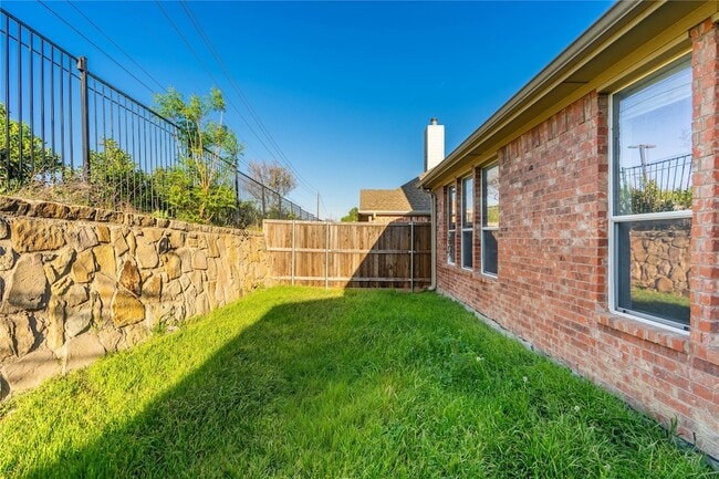 Building Photo - 2725 Tangerine Ln