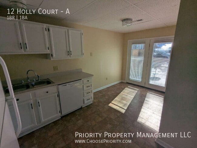 Building Photo - 12 Holly Ct