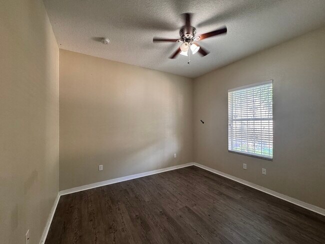 Building Photo - Charming 3-Bedroom Home with Modern Update...