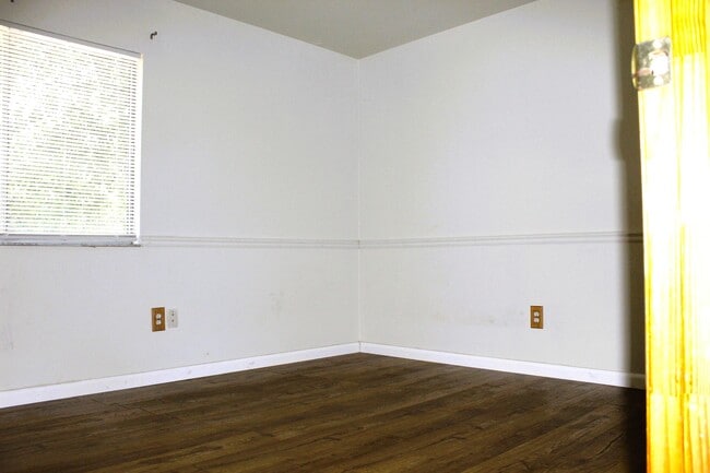 Building Photo - 421 Nogales Ave NE