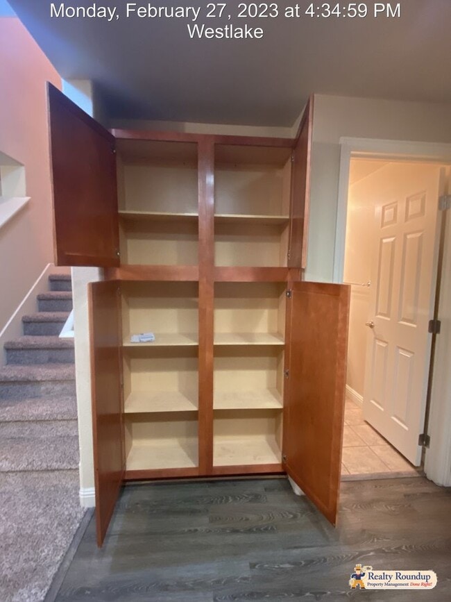 Building Photo - Pristine Condo with New Carpet and Dual Master Suites