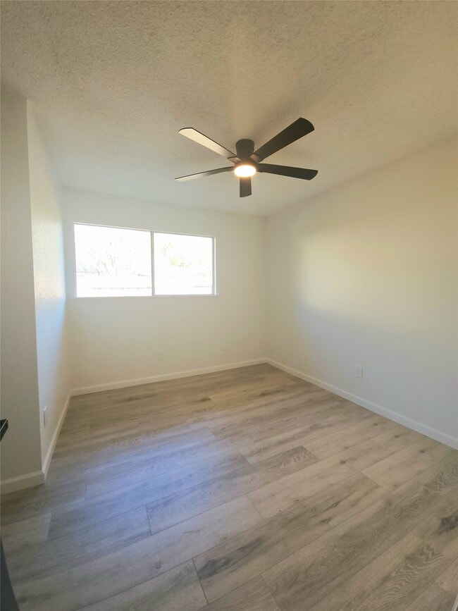 Building Photo - 12040 Mighty Oak Dr