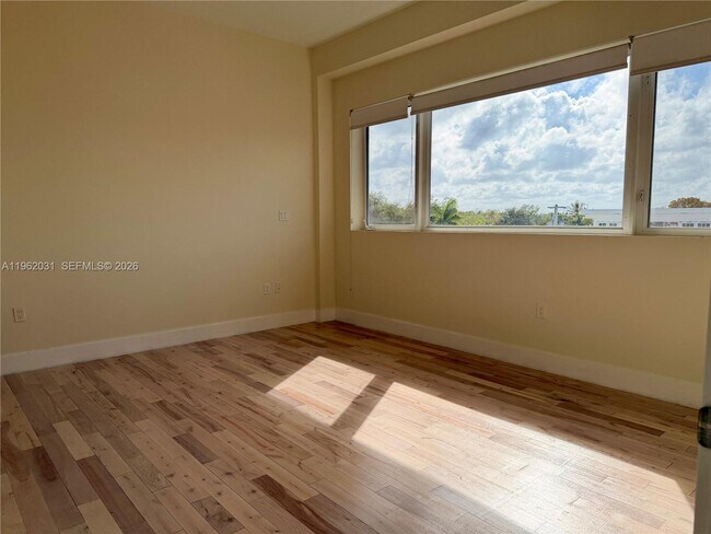 Building Photo - 6701 Biscayne Blvd