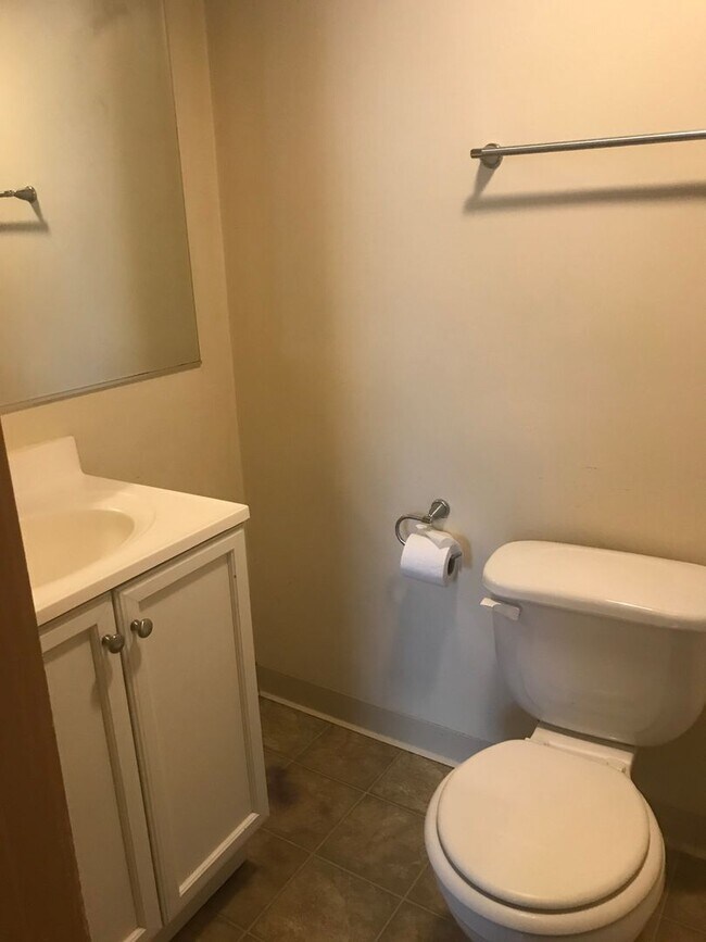 Building Photo - Downstairs unit....1 Bedroom 1 Bath