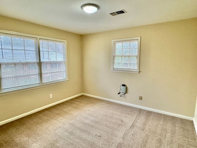 Building Photo - Gorgeous Interiors in this BONUS SPACE + 4...