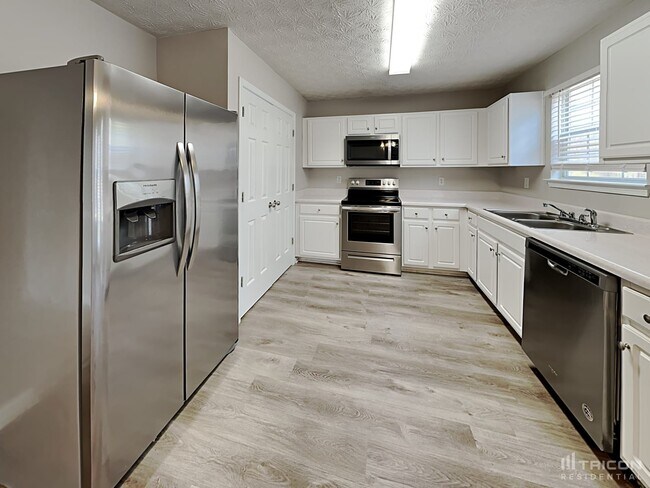 Building Photo - 4411 Gladewood Run