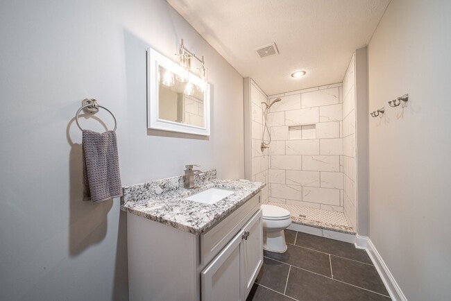 Building Photo - 4 bedroom/3 bath, 3711 sqft in Midtown!