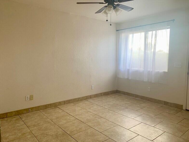 Building Photo - 444 W Ivyglen St