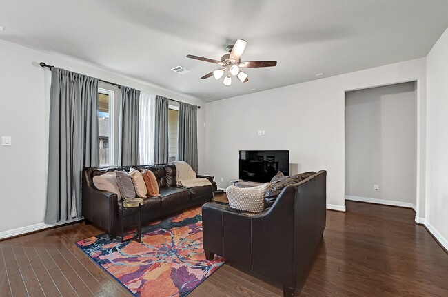 Building Photo - 8418 Manta Ray Cir