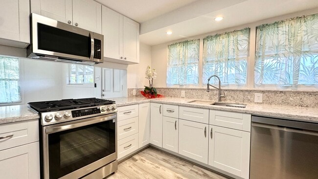 Building Photo - 2340 University Ave