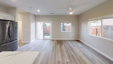 Building Photo - One Story 4BD/2BA w/ Private Yard!!