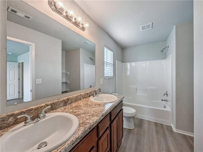 Building Photo - 848 NW Evans Cir