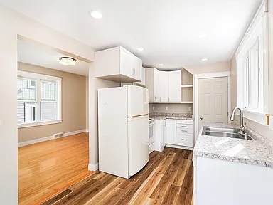 Kitchen with basic kitchen dishes included - 922 N 14th Ave E