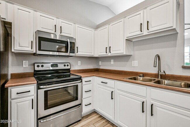 Building Photo - 3735 W Charlotte Dr