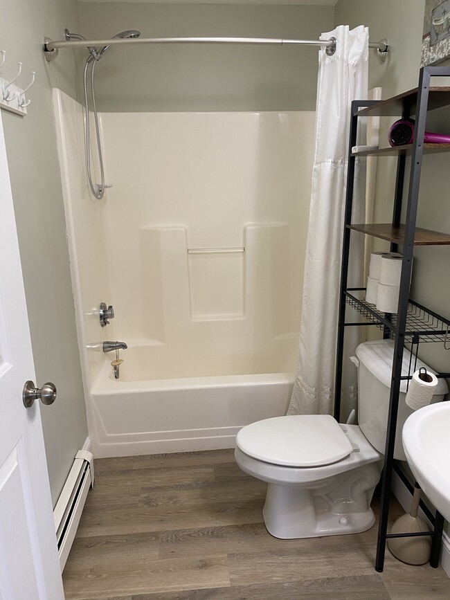 Building Photo - 4 Chase St