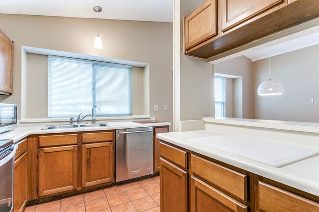 Building Photo - 4-BEDROOM IN BLOSSOM PARK