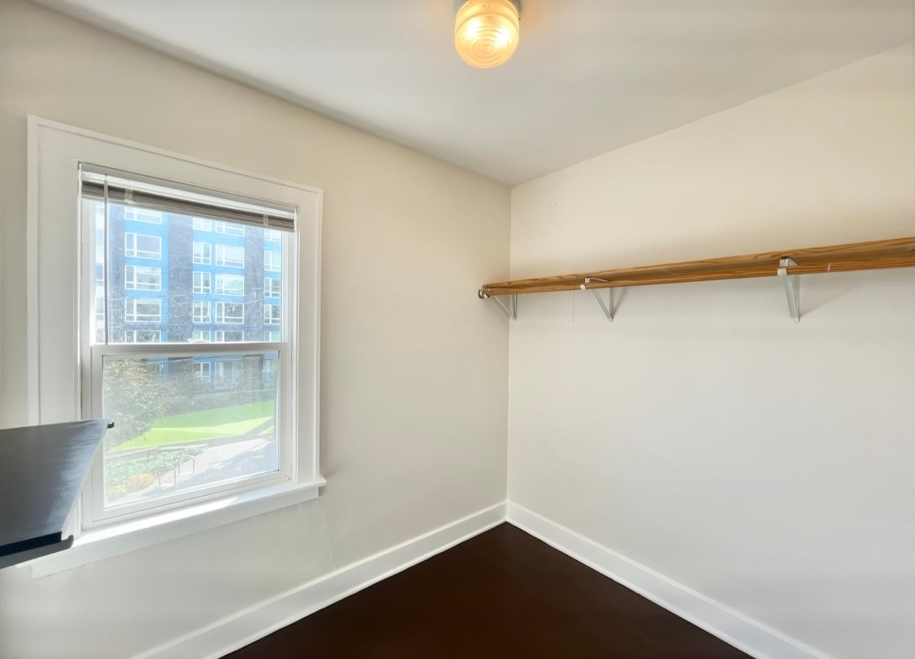 Building Photo - 914 E Fir St