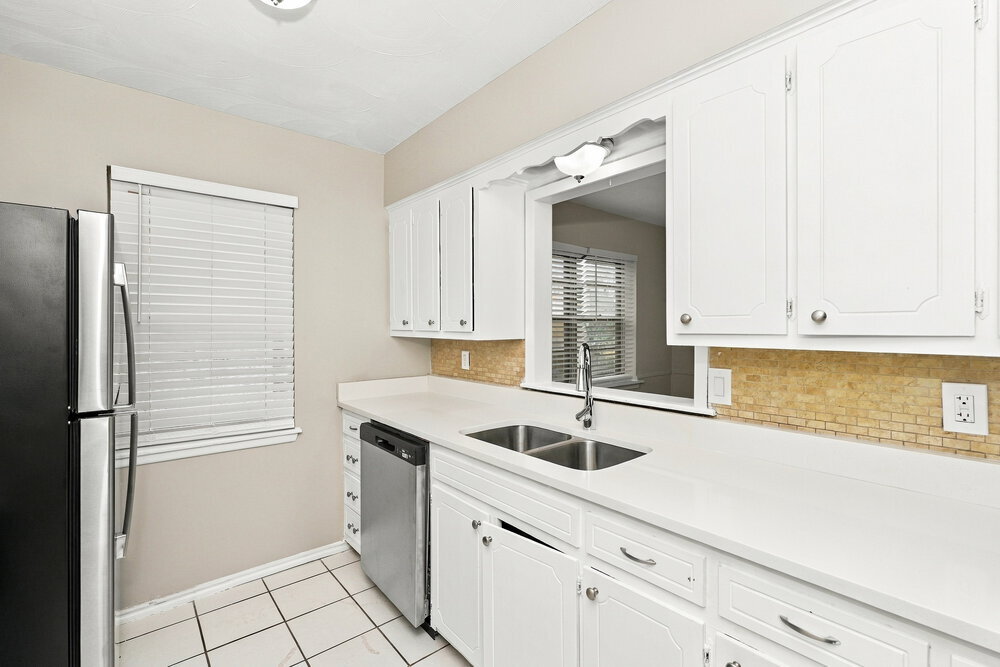 Building Photo - 2532 Belhaven Dr