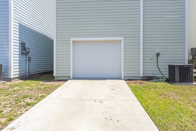 Building Photo - 3 Bedroom 2.5 Bath Single Family Home in Mixson