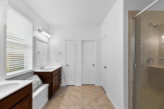 Building Photo - 213 Michaelis Dr