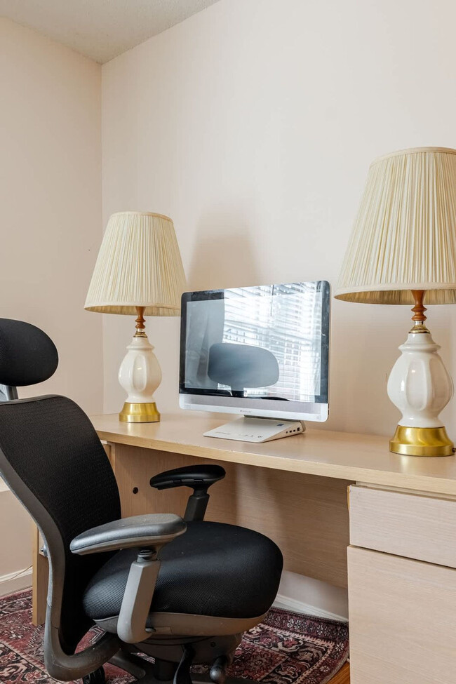 Building Photo - 305 Humble Rd