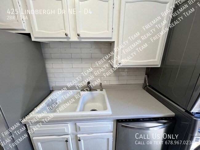 Building Photo - 425 Lindbergh Drive NE