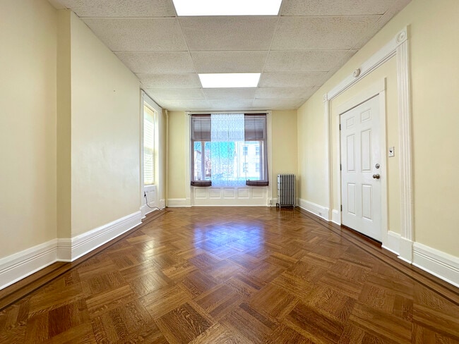 Building Photo - 152 Grand St