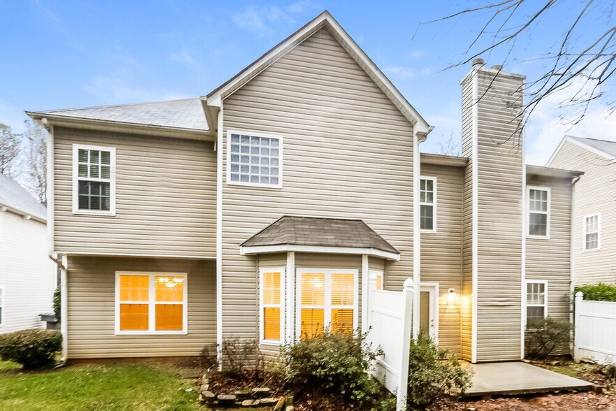 Building Photo - 5112 Kiev Dr
