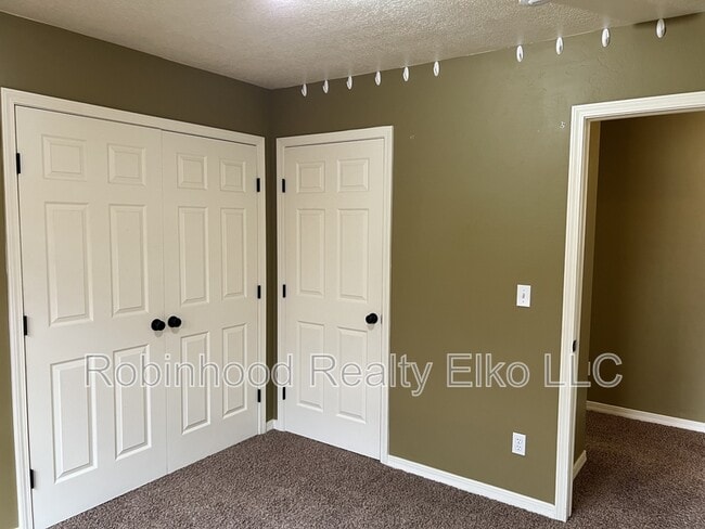 Building Photo - 214 Brookwood Dr