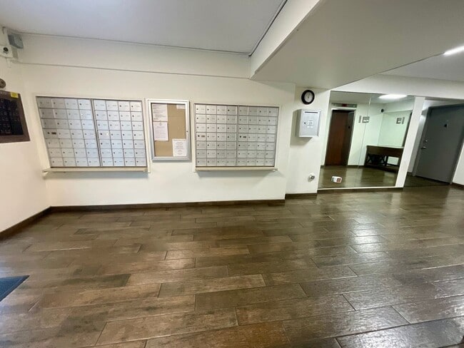 Building Photo - Beautiful 1/1/1 with Sunset Views