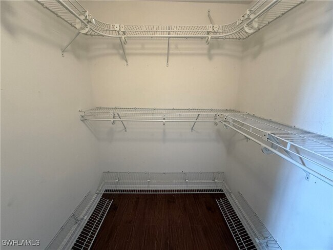 Building Photo - 643 NE 7th Pl