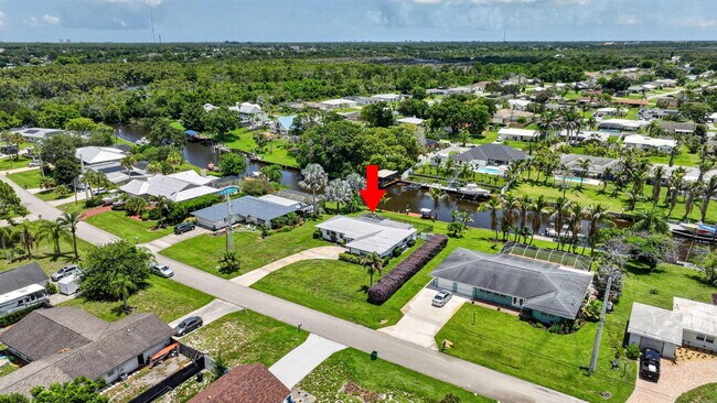 Building Photo - 416 SE Naranja Ave