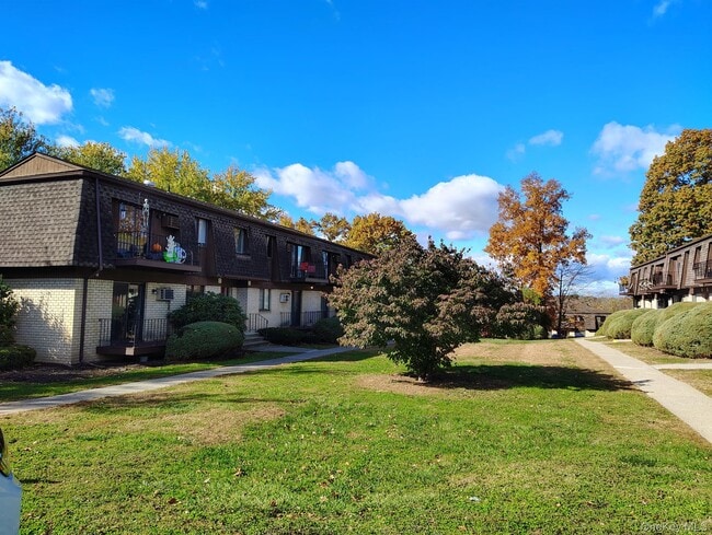 Building Photo - 1601 Cherry Hill Dr