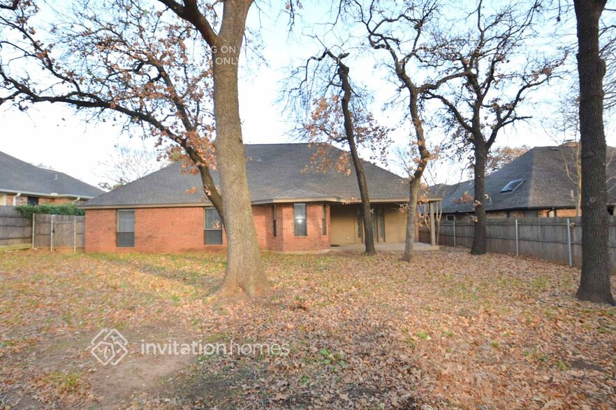 Building Photo - 7500 Oak Park Dr