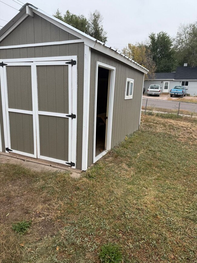 Building Photo - Centrally Located Three-Bedroom, One-Bathroom Home for Rent