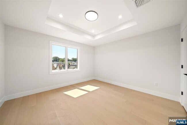 Building Photo - 450 N 10th St