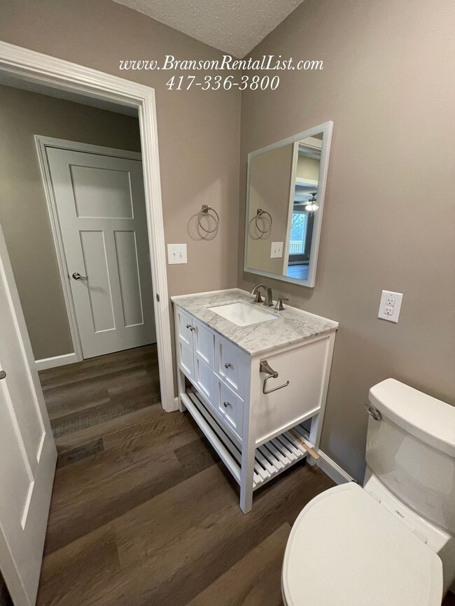 Building Photo - Newly Remodeled 3BR/2BA