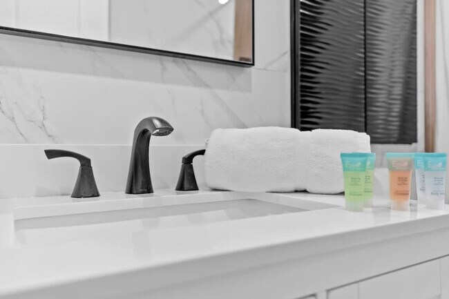 Building Photo - 871 NW 23rd Terrace